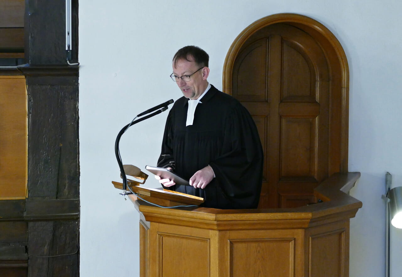 Christian Weber sprach in seiner Predigt über das Gleichnis von der selbstwachsenden Saat.