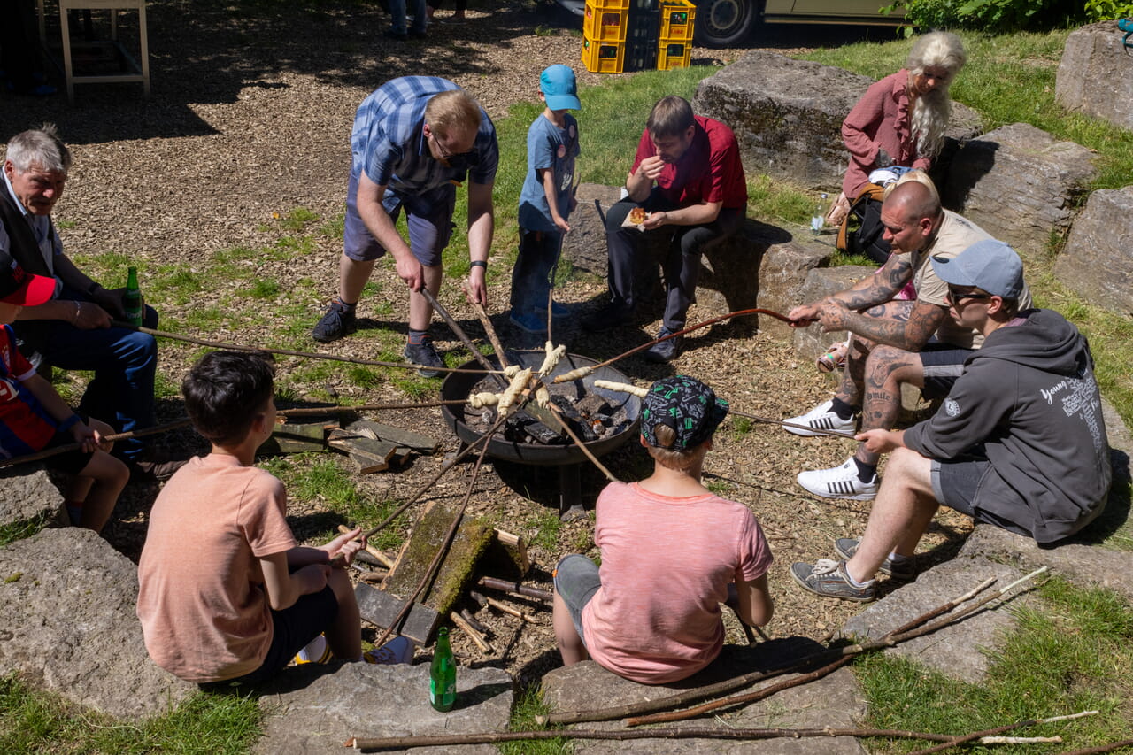 Klein und Groß konnten das Abenteuerdorf Wittgenstein spielerisch erkunden und einen wunderbaren Tag mit der Familie verbringen. Eingeladen hatten dazu der CVJM Wittgenstein und der Förderverein des Abenteuerdorfes Wittgenstein